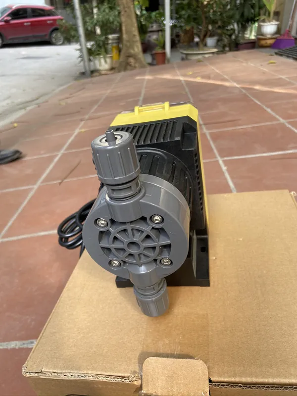 Bơm định lượng hóa chất chính hãng tại kho Trung Kiên