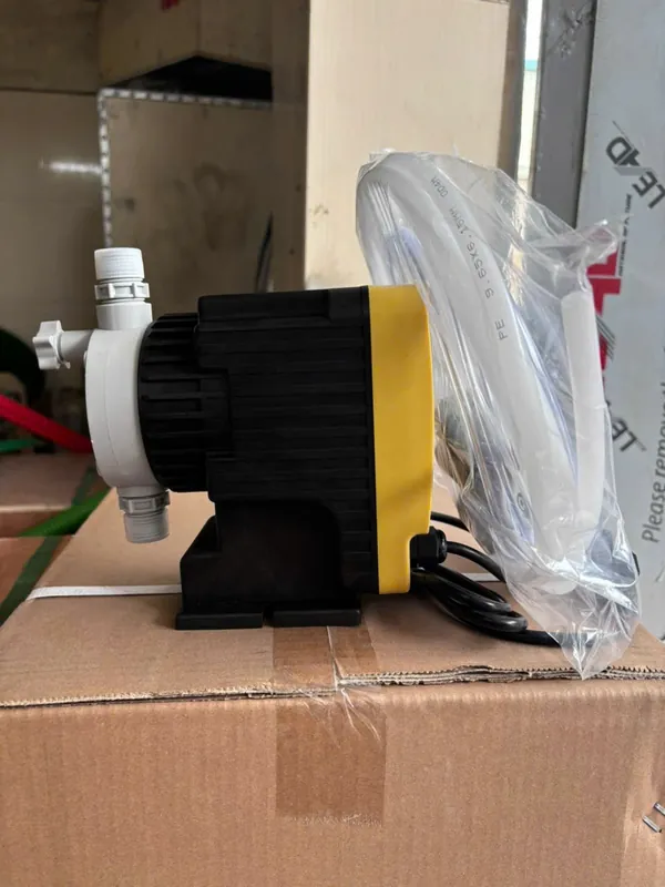 Bơm định lượng hóa chất chính hãng tại kho Trung Kiên