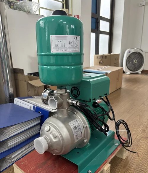 Bơm tăng áp biến tần PEROTAC MHI trục ngang inox, bình tích áp và bộ biến tần
